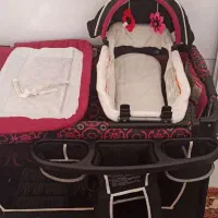 تخت پارک کنار مادر