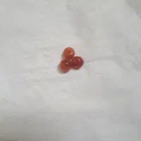 ۲ عدد مهره بسیار قدیمی و یک عدد نگین سبز زیبا
