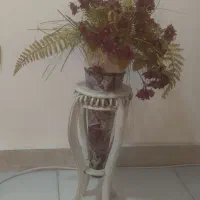 گلدان سفید جنس پی وی سی با گل