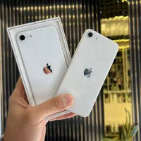 ۲ عدد آیفون SE (2022 & 2020) به شدت تمیز