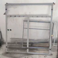 پنجره آهنی شیشه خور