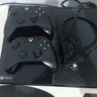 دو دسته به همراه چهار باطری شارژی Xbox one 1TB