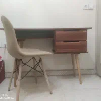 میزتحریر نو و تمیز بدون خط و خش و صندلی سالم