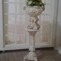 گلدان و پایه و گل