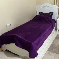 تخت خواب و میز تحریر