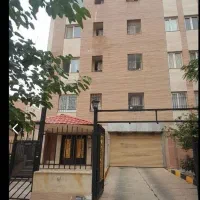 آپارتمان-دوخوابه-پارکینگ-وانباری-زیر-قیمت