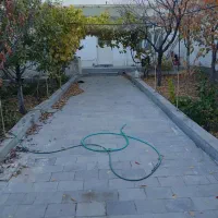 خانه-حیاط-دار-دنج-وآرام-وباسندتک-برگ