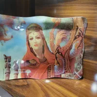 سینی شیشه ای طرحدار در حد خیلی نو.قدیمی.سالم