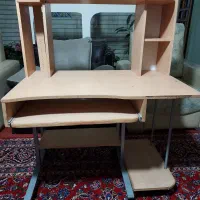 میز کامپیوتر کاملا سالم