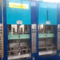 کارگر کارخانه دمپایی eva