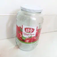 تعدادی شیشه رب بزرگ به فروش میرود