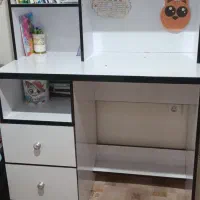 میز تحریر کتابخانه دار