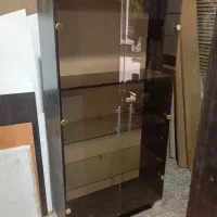 ویترین شیشه ای