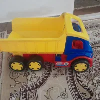 کامیون اسباب بازی. موتور.خرس اسباب بازی. خرگوش