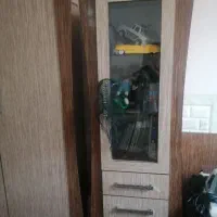 ویترین اسباب بازی یا کتابخانه