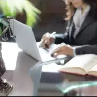 وکیل درجه اول دادگستری (خانم)