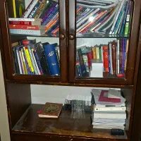 کتابخوانه و کمد