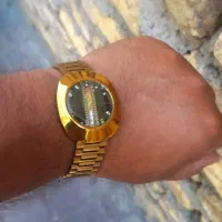 یک ساعت باطری آنتیک رنگ ثابت
