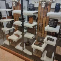 ویترین فلز و چوب