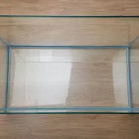 آکواریوم شیشه‌ای همراه پمپ آب
