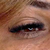اکستنشن تخصصی مژه با تخفیف ۱۰٪