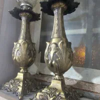یک جفت شمعدان لاله