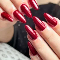 کاشت ناخن با سابقه هشت سال کار تضمینی