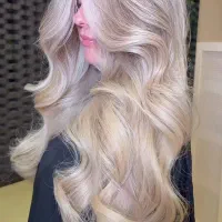 استخدام دستیار حرفه‌ای رنگ مو
