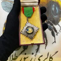 نشان همایونی با جعبه فابریک کمیاب