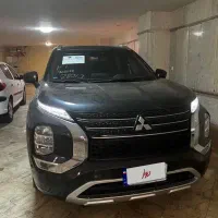 میتسوبیشی اوتلندر p لاین