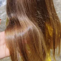 موهات ابریشمیه بلنده رنگو دکلره داره همشو میخرم