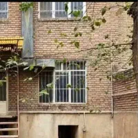 ۹۵ مترکلنگی مالک هستم حیاط دار سه طبقه مجزا