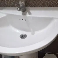 روشویی پایه دار و شیر مخلوط