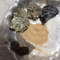 سنگ اغشته ب طلا