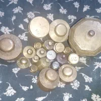 چند عدد سنگ ترازو بسیار قدیمی