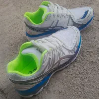 یک جفت کفش کتونی برندasix