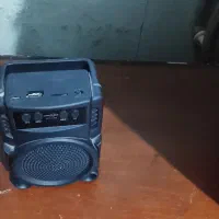 یک عدد اسپیکر کوچک