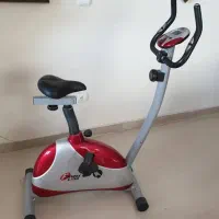 لوازم ورزشی دستکش تنیس، دوچرخه ورزشی ثابت و اسکیت