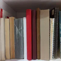 علاقه مند به کتاب خواندن