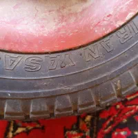 چهارتا رچرخ گاری و یک لاستیک فرقان