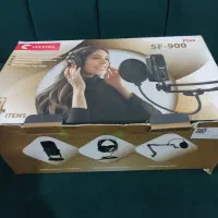 میکروفون دارای پایه و هدفون و بقیه لوازم