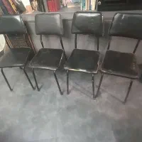 تعدادی صندلی دونه ای دویست