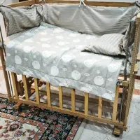 تخت کنار مادر