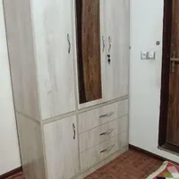 کمدلباس کرمی ایینه دار سالم وتمیز