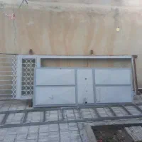 در آهنی حیاط