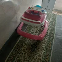 روروئک و تخت کنار مادر