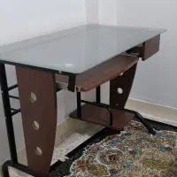 میز کامپیوتر در حد نو