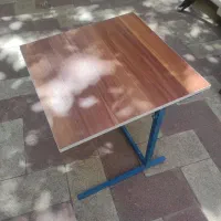 میز لپتاپ جلو مبلی