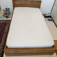 تخت یک‌ و نیم‌ نفره همراه تشک رویال و آینه