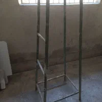 چهار پایه آهنی